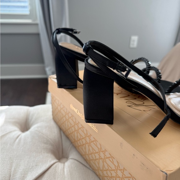 NEW Jewel Badgley Mischka Black Strappy Jeweled Heels Size 8.5 - Picture 7 of 10